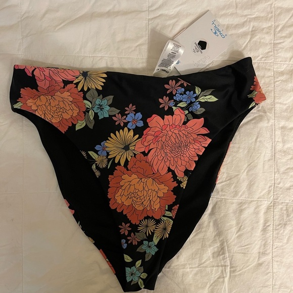 NWT O’Neill Bikini Bottoms M - Picture 2 of 3